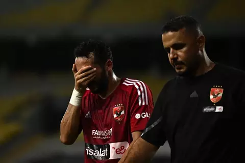 إصابة كريم فؤاد وخروجه مبكرًا في مباراة الأهلي والمقاولون